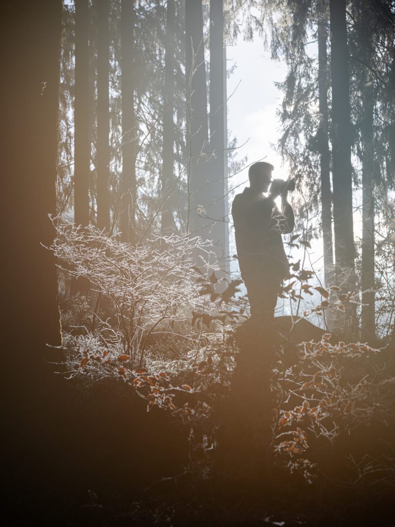 Portrait du photographe Étienne Francey – © 2026 Samantha Keller / WonderFauna