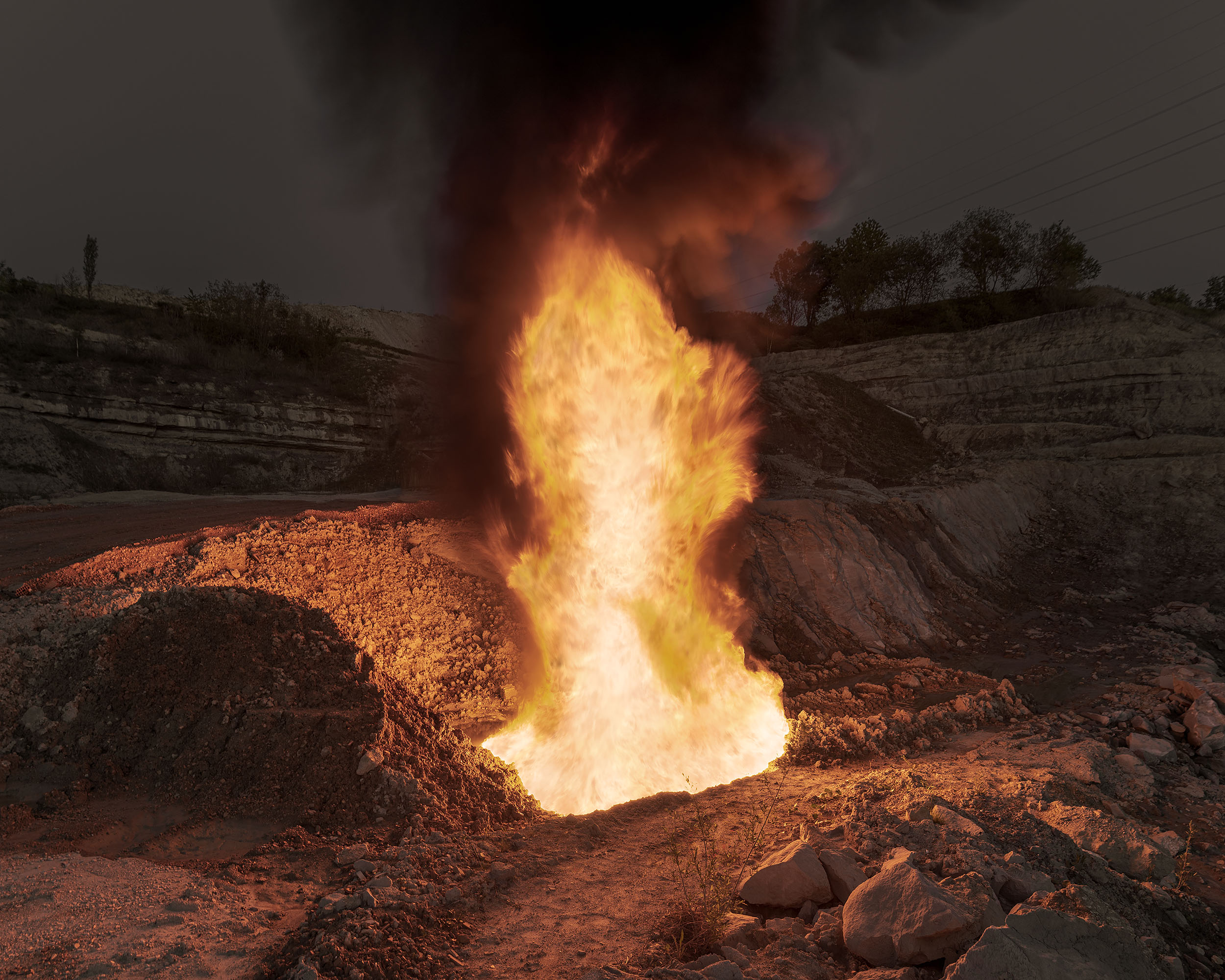 Feu II, 2019. Extrait de Vivants, de Matthieu Gafsou, Atelier EXB, 2023.— © Matthieu Gafsou / MAPS / Galerie C